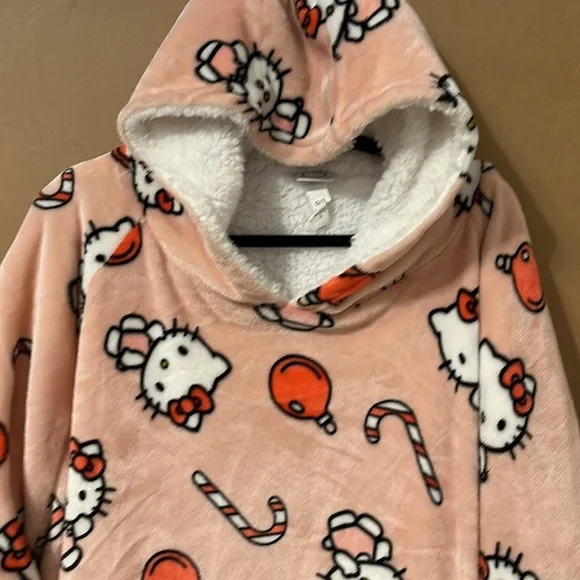 Hello Kitty Robe - Picture 3 of 6